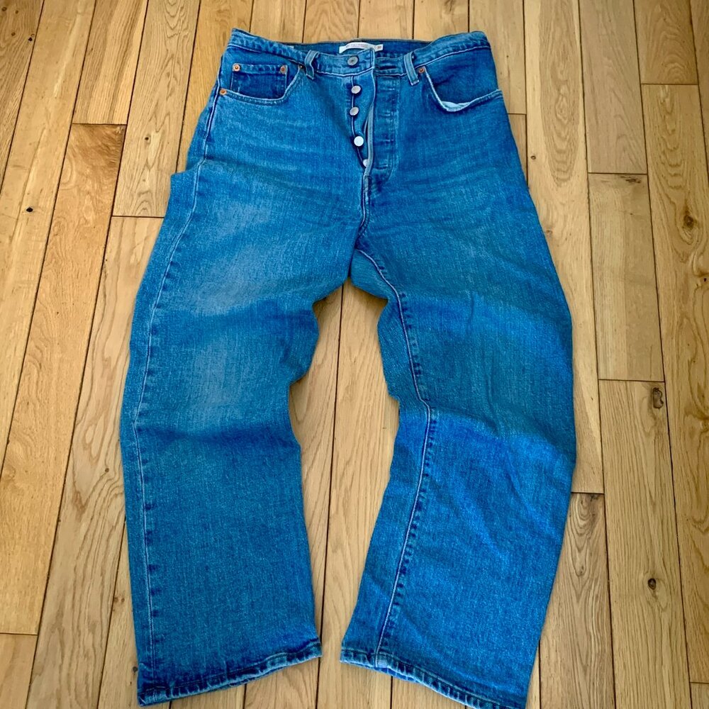 Levi's Big E Fly Button Size 30 Distressed Vintage 90s Y2K Light Denim Ripped
